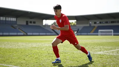 Bristol City striker Ephraim Yeboah has joined Southend United on a 28-day loan, with manager Kieron Dyer praising his...